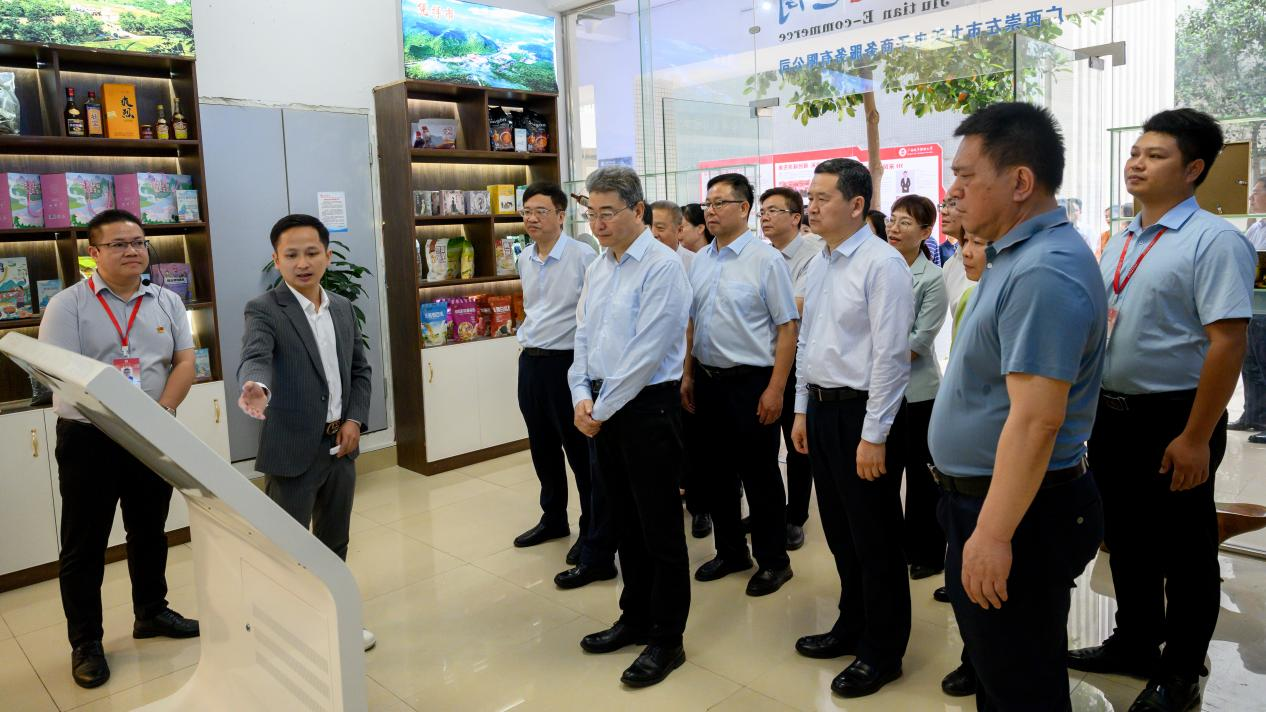 Education Ministry's Deputy Minister Wu Yan Visited Our University