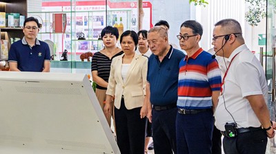 贵港市政协副主席谭汝新一行到我校考察学习